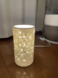 葉模様のホワイトランプ