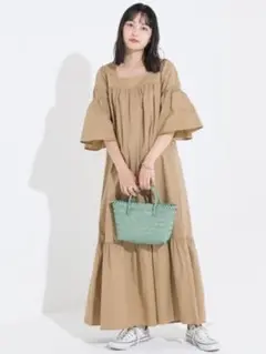 新品タグ付き　LAVEANGE① スクエアネックフレアワンピース