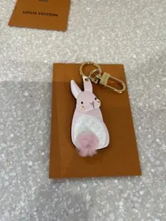 ⭐︎美品⭐︎新品⭐︎ルイ・ヴィトン キーリング付きフィギュア　うさぎ　ノベルティ ⭐︎美品⭐︎新品⭐︎ルイ・ヴィトン キーリング付きフィギュア