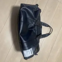 黒 合成皮革 ダッフルバッグ 中型