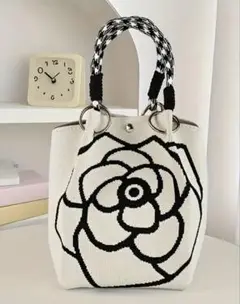 【新品】ニットバッグ❤️バラ❤️白ホワイト　ハンドバッグ