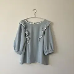 honeys ハニーズ くすみブルー フリルブラウス