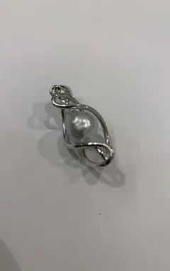バロック真珠のペンダントヘッド