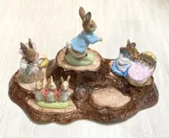 ロイヤルドルトン　ピーターラビット　フィギュリン