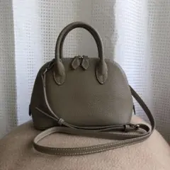 ベージュ レザー ハンドバッグショルダー付 ダブルファスナー　ブガッティ