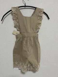 Favon ベージュ フリルロンパース 90cm バースデイ　サロペット