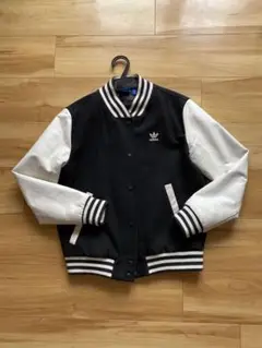 adidas スタジャン 黒/白 袖に傷あり