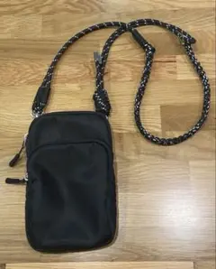 【美品】しまむら　スマホ　ショルダーバック　黒　ブラック　メンズ　レディース