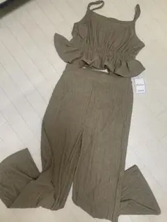 新品カーキ パンツセットアップ