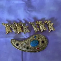 ペイズリー型ブローチと7匹のウサギの動物ブローチセット