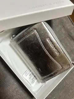 Charles&Keith シルバー 財布 ジップウォレット