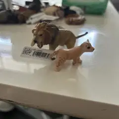 ライオンと子ライオンのフィギュアセット