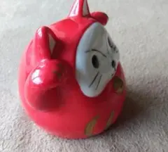 赤い猫の顔の置物32