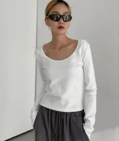 BLACKUP エディルUネックセミクロップ長袖Tシャツ
