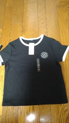 ロゴ入りTシャツ2枚セット（黒・白）