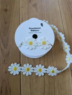 ホワイトとイエローの花柄リボン