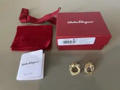 Salvatore Ferragamo ツイストガンチーニピアス