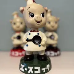 限定品【エースコック こぶた】 首振り人形 小豆色台座　トイズクラブ 限定品【エースコック こぶた】 首振り人形 のぼりver. 銀台座