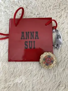 ANNA SUI の単色アイカラー