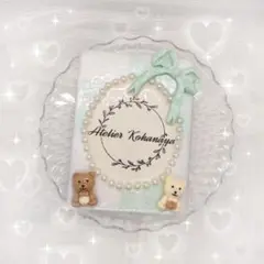 硬質ケーストレカケースデコB8 レジンデコチェック柄 白 黄緑ラメリボン熊
