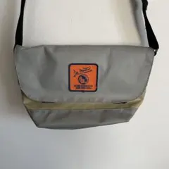 ディマティーニ メッセンジャーバッグ グレー/ベージュ