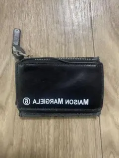 【 MM6 MAISON MARGIELA】ロゴ 無地 三つ折り 財布 ファスナー MM6 Maison Margiela メゾン マルジェラ ZIP COMPACT TRI FOLD