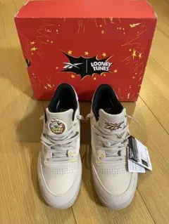 【新品】Reebokコラボスニーカー【ルーニー チューンズ クラブシー 85 】