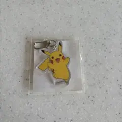 オリーブヤング　オリヤン　ポケモン　キーホルダー　ピカチュウ