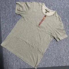 FOREVER21 メンズTシャツ　Mサイズ ボタン付き　グレー