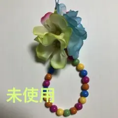 ⭐️ハイビスカスとカラフルビーズのストラップ