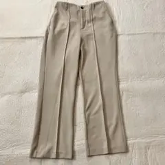 アースearth センタープレス　テーパードパンツ　ベージュ M