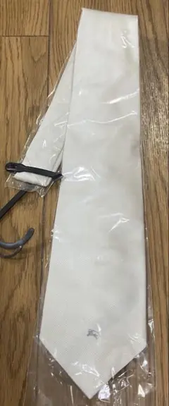 バーバリー　白　ネクタイ
