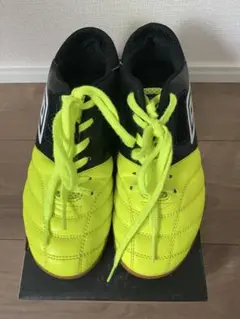 UMBRO アンブロ　フットサルシューズ　イエロー/ブラック