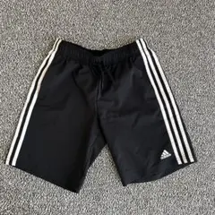 adidas ストライプ ハーフパンツ 160