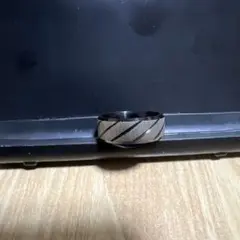 ストライプ模様のリング