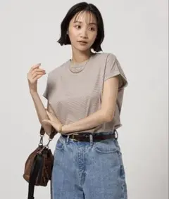 グロッシー フレンチスリーブ T シャツ