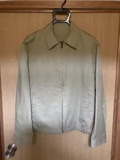 GU／カーキ色のジャケット