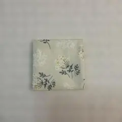デコレクションズ花柄のハンカチみたいに持てるサニタリーケース　ハンドメイド
