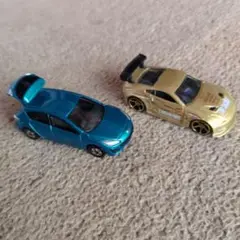 青色ミニカーと金色スポーツカーセット