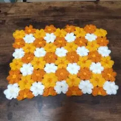 花柄毛糸インテリアマット オレンジ・ホワイト