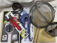 家庭調理用8点 まな板、お玉、缶切り、蓋開け、 芯取り、茹でざる2種、スライサー