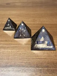 エジプト風　ピラミッド型　置物3点セット
