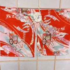 ロマンあふれる艶やかなミニのれん 鶴 御所車 文様 ブローチ付き