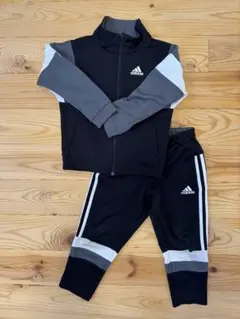 adidas ジャージセット　120cm