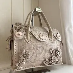 【美品】CARVING TRIBES マエストラ　ハンドバッグ　花モチーフ　白