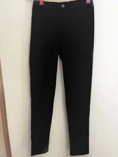 黒 スリムフィット レギンスパンツ　グンゼ