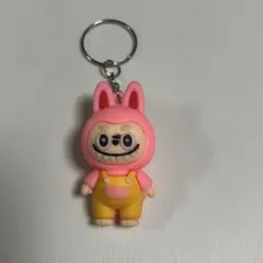 ユニークなキャラクター ラブブのキーホルダー