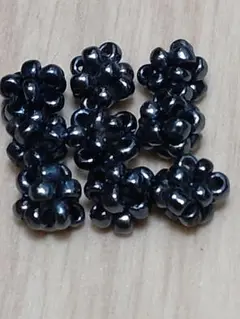 黒いプラスチックビーズ 9個