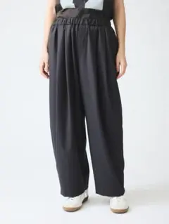 品番2-260051 ミズイロインド　ワイドタックパンツ　チャコールグレー