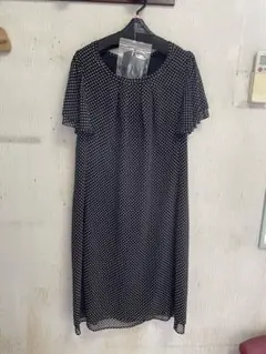 ☆新品☆ドット柄 半袖 ひざ丈ワンピース